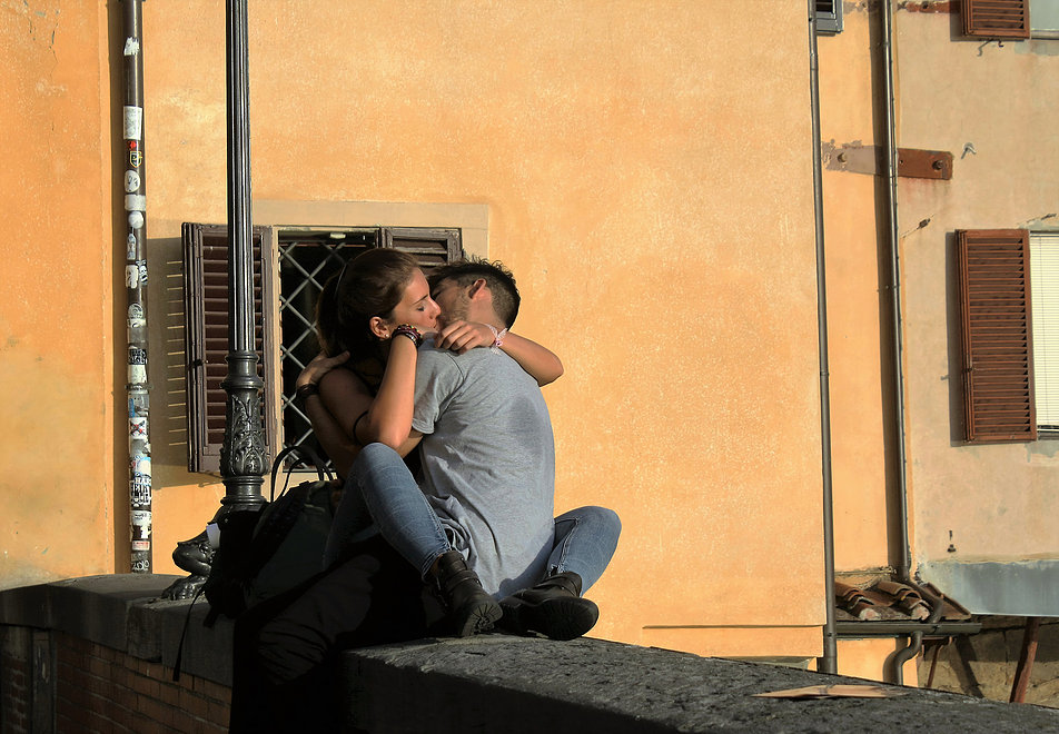 Florencja. Zakochana para na murku koło Ponte Vecchio. Fot. Jerzy S. Majewski